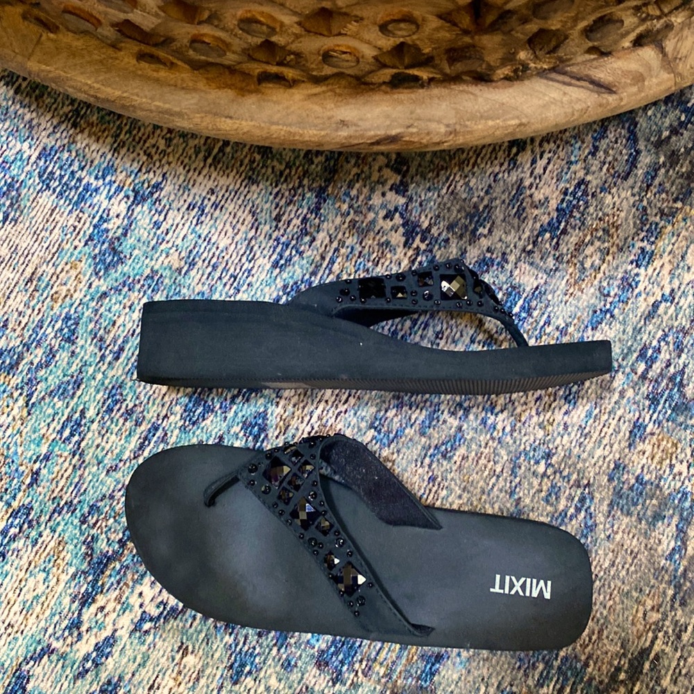 Wedge flip-flop